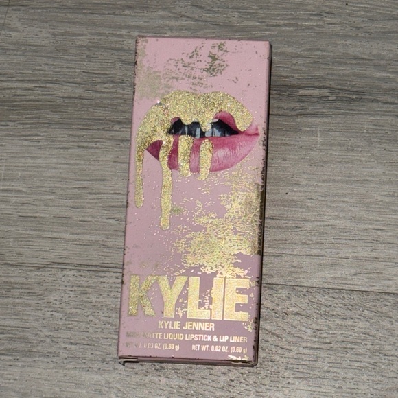 Kylie Lip Kit Liquid Lipstick and Lip Liner Duo Sweater Weather - Picture 1 of 3